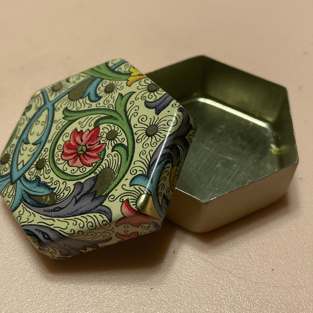 Floral Hexagonal tin pill/trinket box. Multicolor - Picture 2 of 5